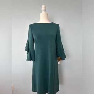 NWT Taylor (Nordstrom) SZ 6 Dress Women long bell sleeve emerald green dress.
